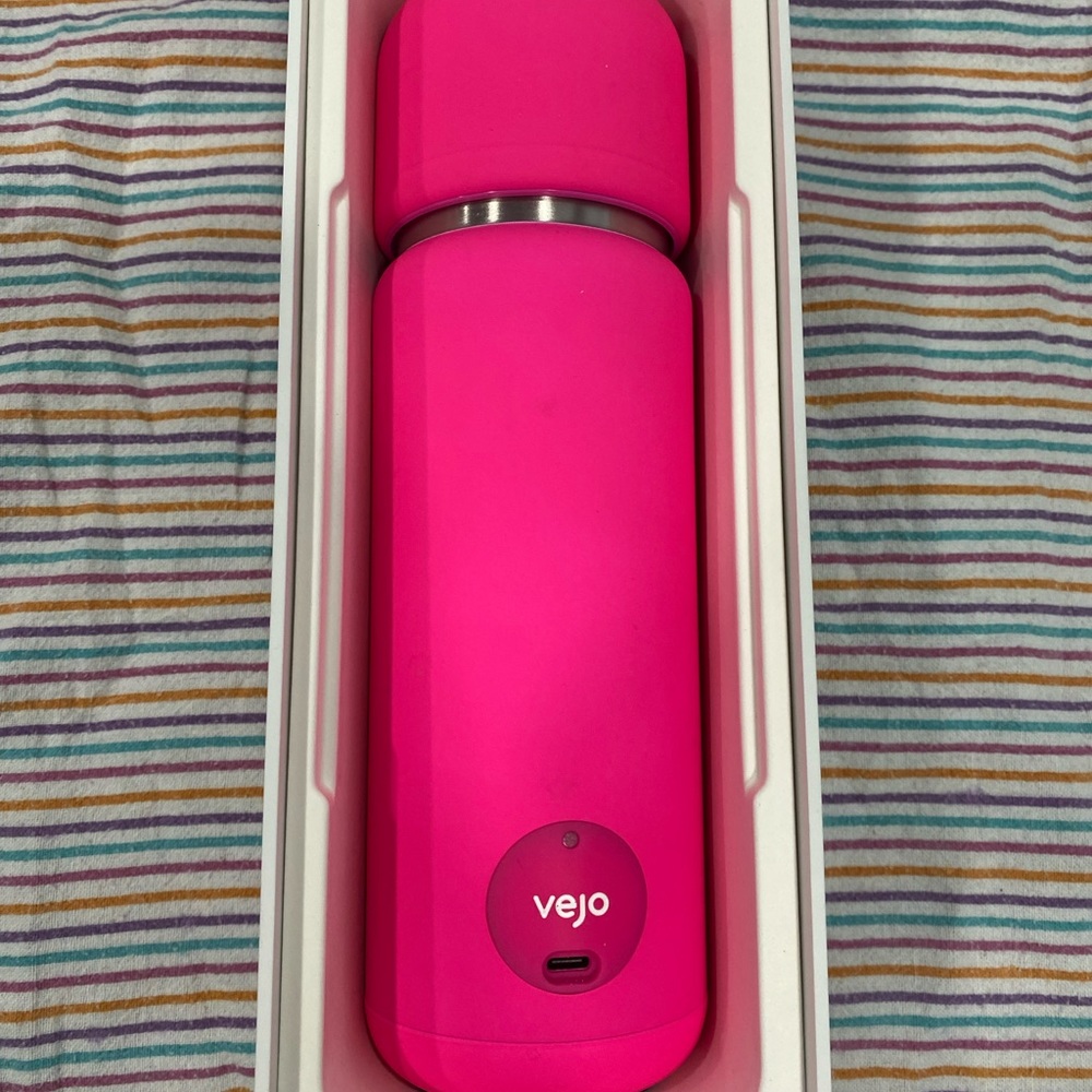 Vejo Pink Personal Blender with box, 2 boxes of Pods and charger